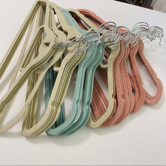 Velvet hangers 30 Pink Green Skinny thin grippy closet organizer closet storage - Picture 3 of 6